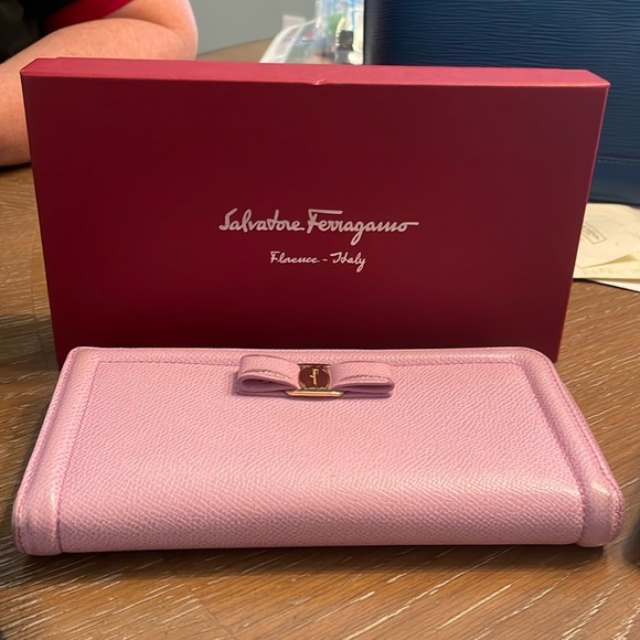 Salvatore Ferragamo Handbags - FERRAGAMO pink zip wallet with bow and original box - Used - Authentic